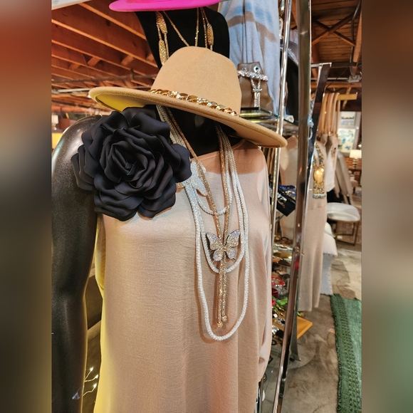 Bold Black Flower Brooch Pin Clip - Picture 3 of 16